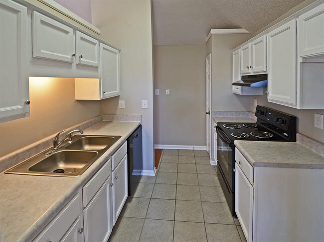 Building Photo - 3 bed, 2 bath near Hacks Cross and Shelby Dr