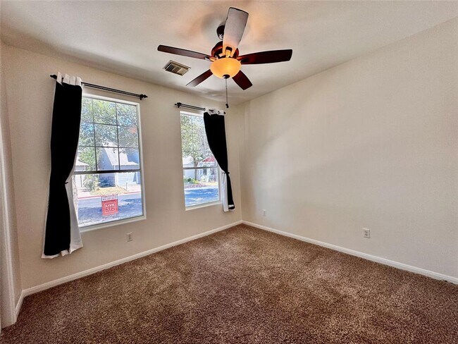 Building Photo - 2209 Independence Dr