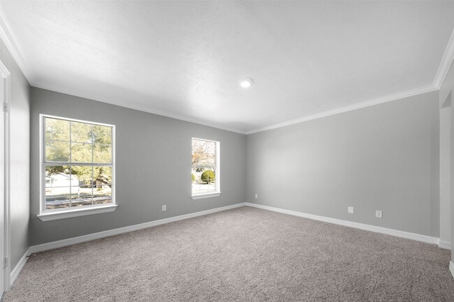 Building Photo - 2523 W Greens Rd