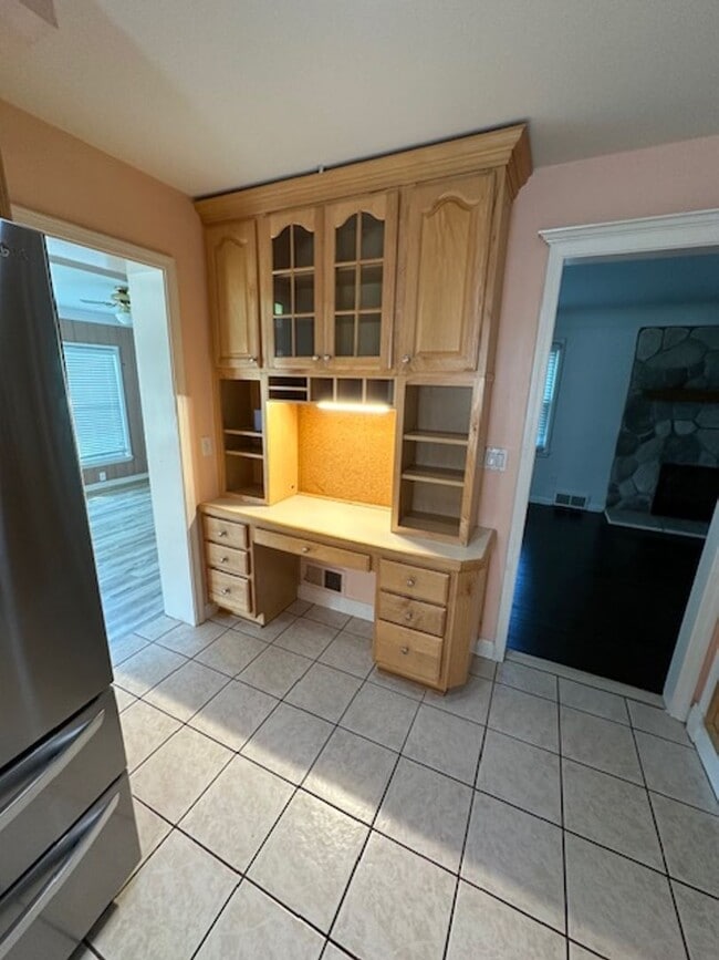 Building Photo - COMING SOON! 31807 W. Chicago, Livonia MI ...