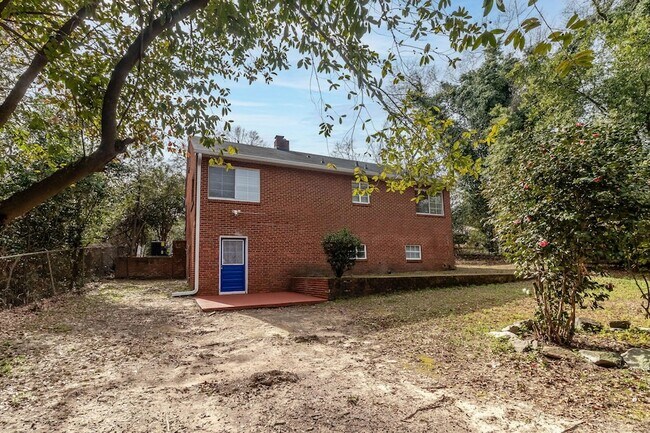 Building Photo - 2113 Cresswell Dr