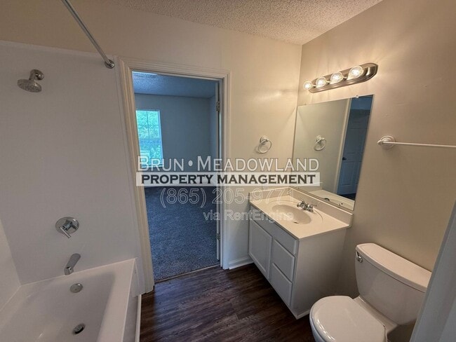 Building Photo - 5622 Boxwood Garden Way