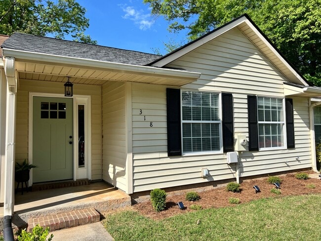 Building Photo - 318 Somerset Dr