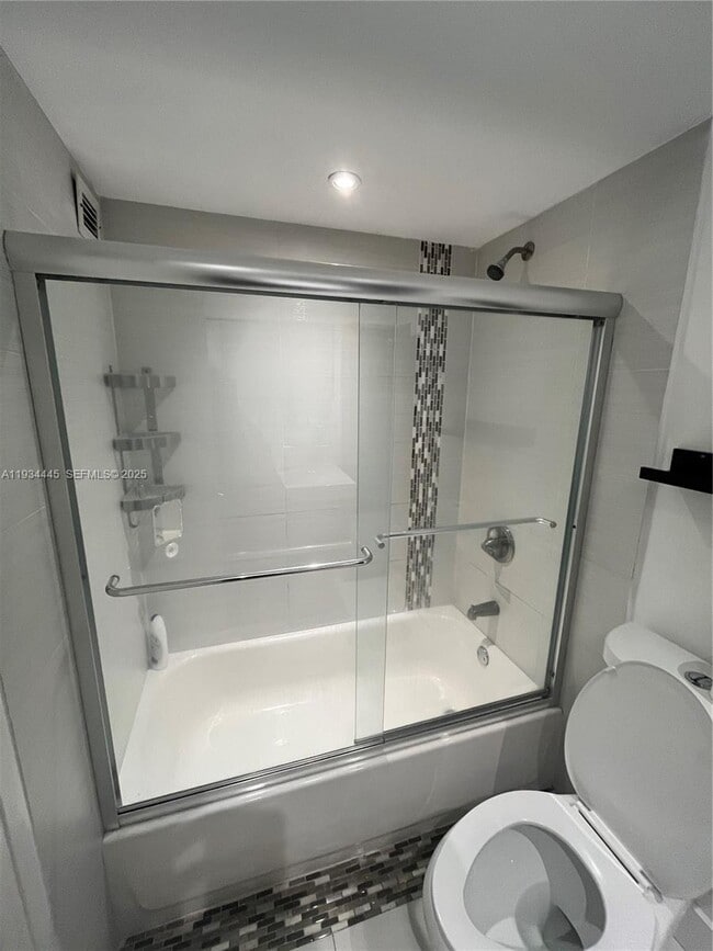 Building Photo - 200 SE 15th Rd