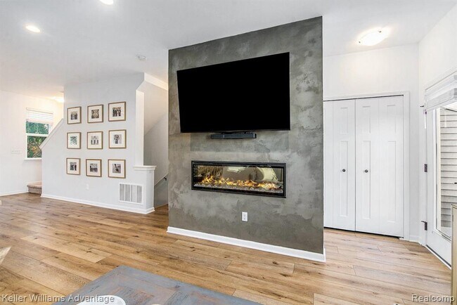 Building Photo - 594 Anne Ave