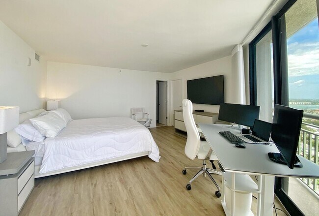 Building Photo - 3000 N Ocean Dr