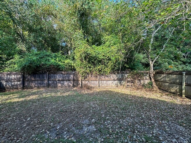 Building Photo - Updated 3 bedroom 2 bath brick home located in the Cottages at Marcus Lake!
