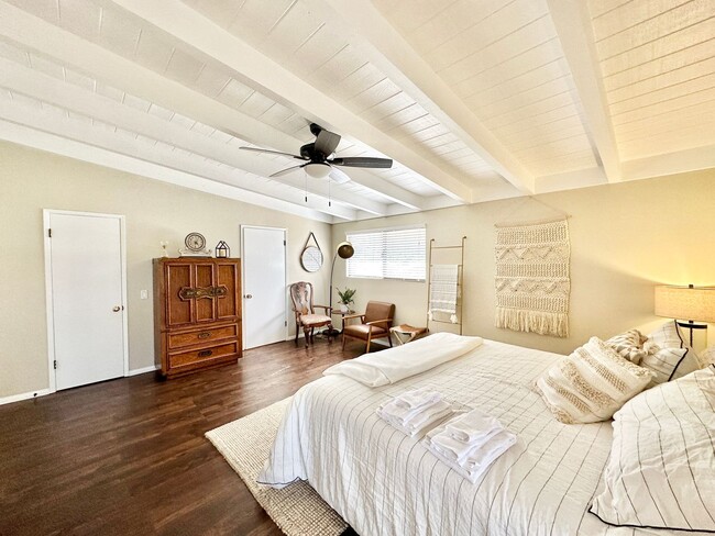 Building Photo - Beautiful, Shorter-Term, Fully Furnished Upstairs Guest Home, on Secluded Hilltop Property with M...