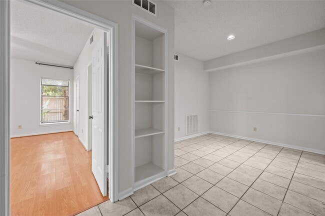 Building Photo - 5718 Val Verde St