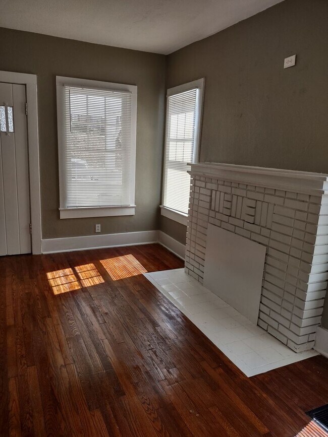 Building Photo - LIMITED TIME MOVE IN SPECIAL!! FIRST MONTH FREE! AVAILABLE FOR MOVE IN NOW!