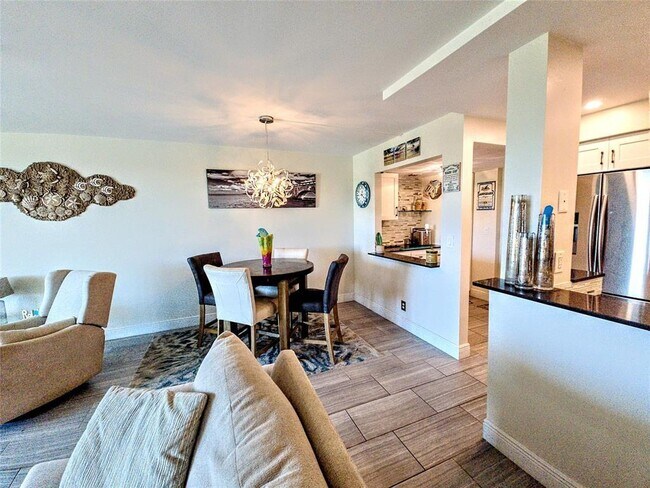 Building Photo - 1350 River Reach Dr