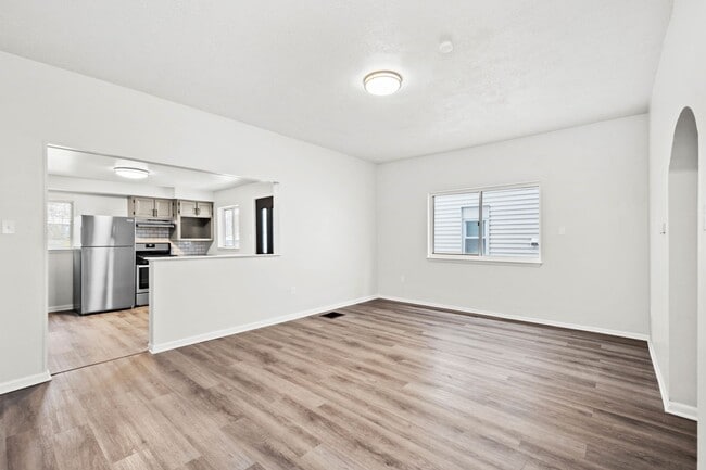Building Photo - MOVE IN SPECIAL! SCORE HALF OFF 1ST MONTH'...