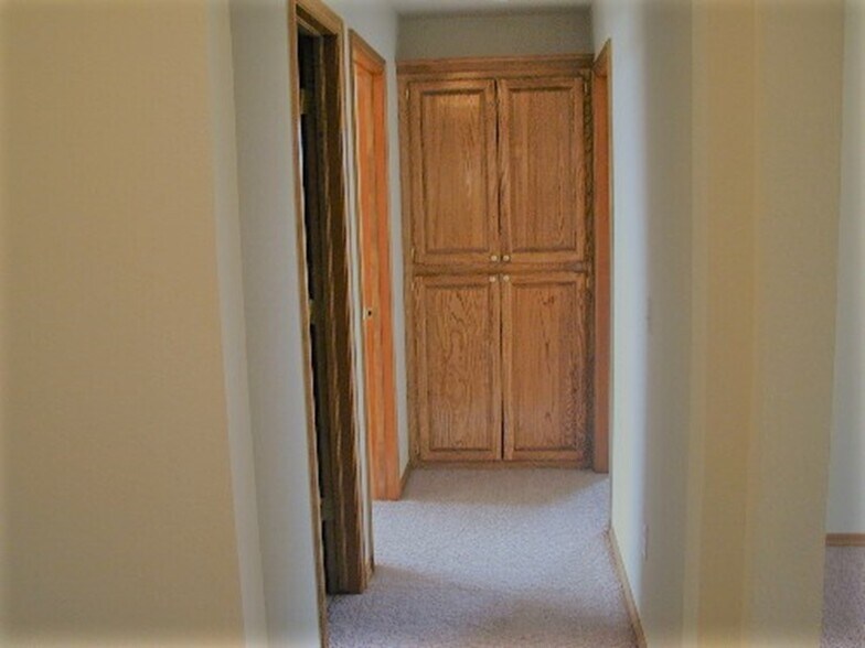 Building Photo - 715 E Elder Ln