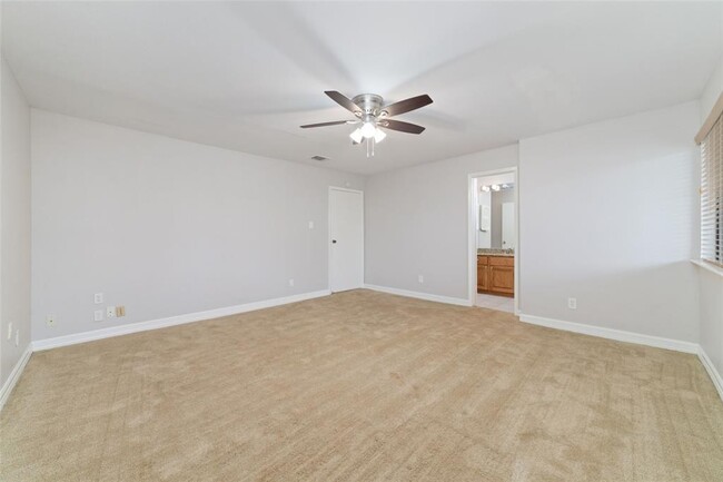 Building Photo - 1116 Bering Dr