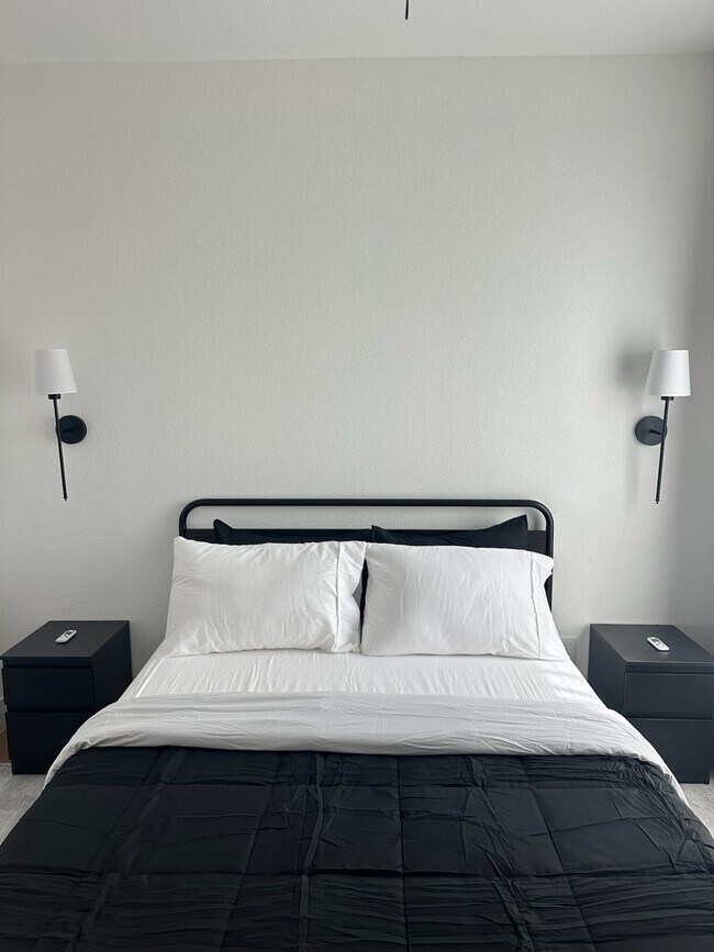 Building Photo - 5774 Heron Dr