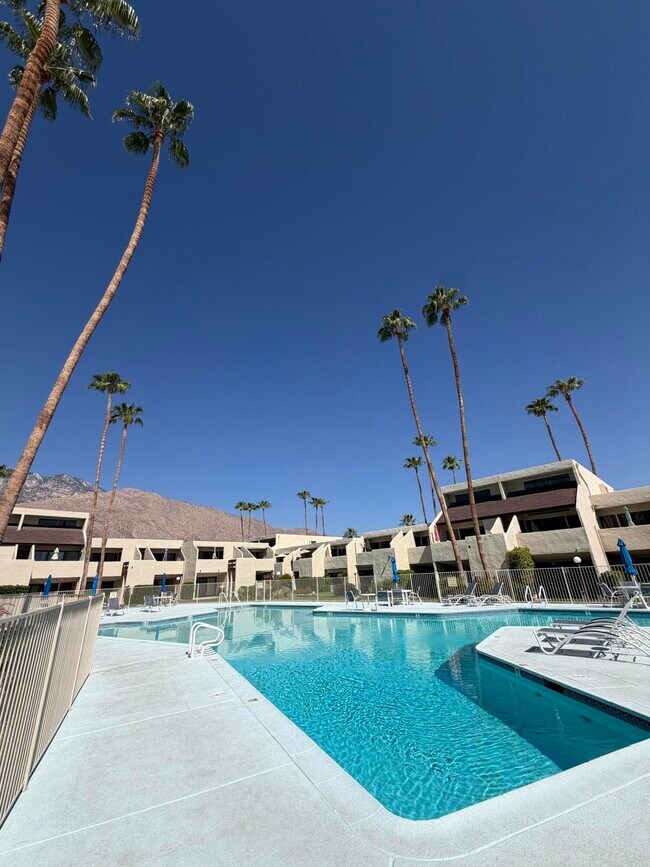 Building Photo - 1655 E Palm Canyon Dr