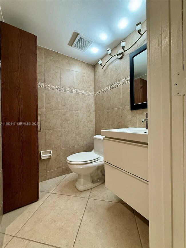 Building Photo - 3032 Coral Ridge Dr