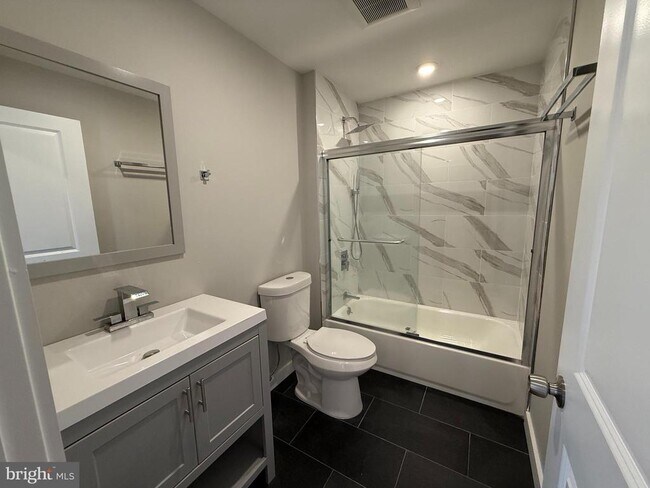 Building Photo - 914 W Susquehanna Ave