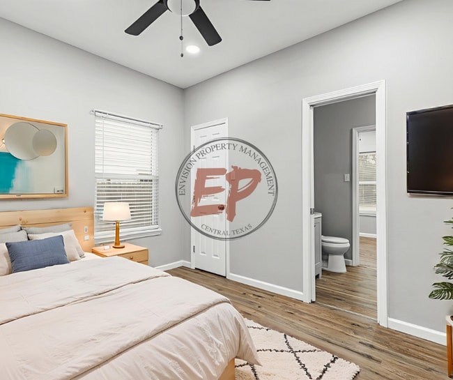 Building Photo - 221 N Bermuda St