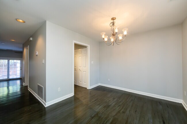 Building Photo - 510 N Poplar St