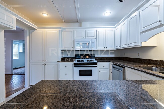 Building Photo - Beautiful 2 Bedroom/1 Bathroom in Springhi...