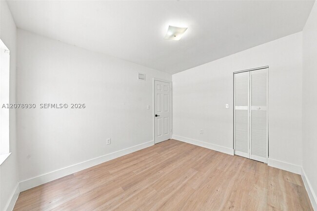 Building Photo - 402 NW 44th Ave