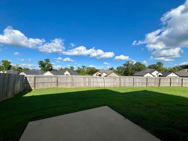 Building Photo - 302 Princess Place