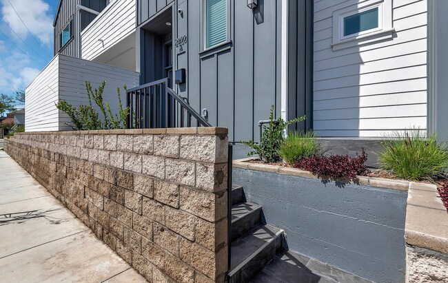 Building Photo - Grant Avenue A