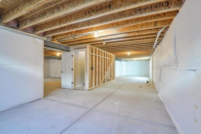 Building Photo - 1618 Tundra Ave