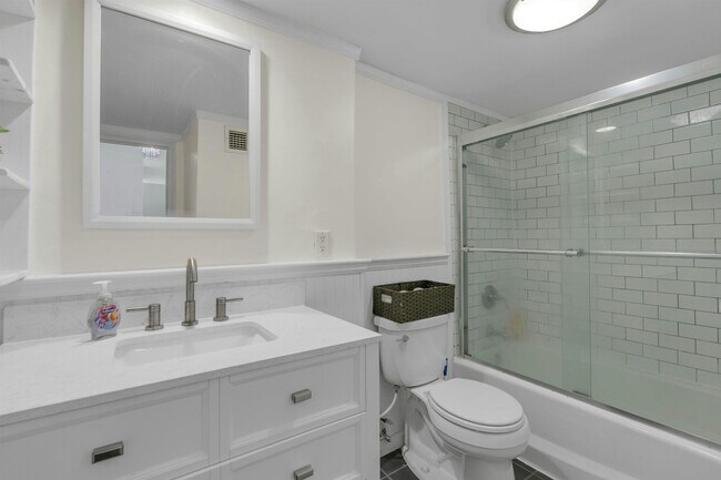 Building Photo - 1203 River Rd