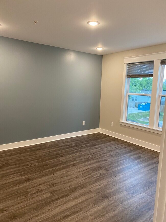 Building Photo - 133 Briarfield Ave