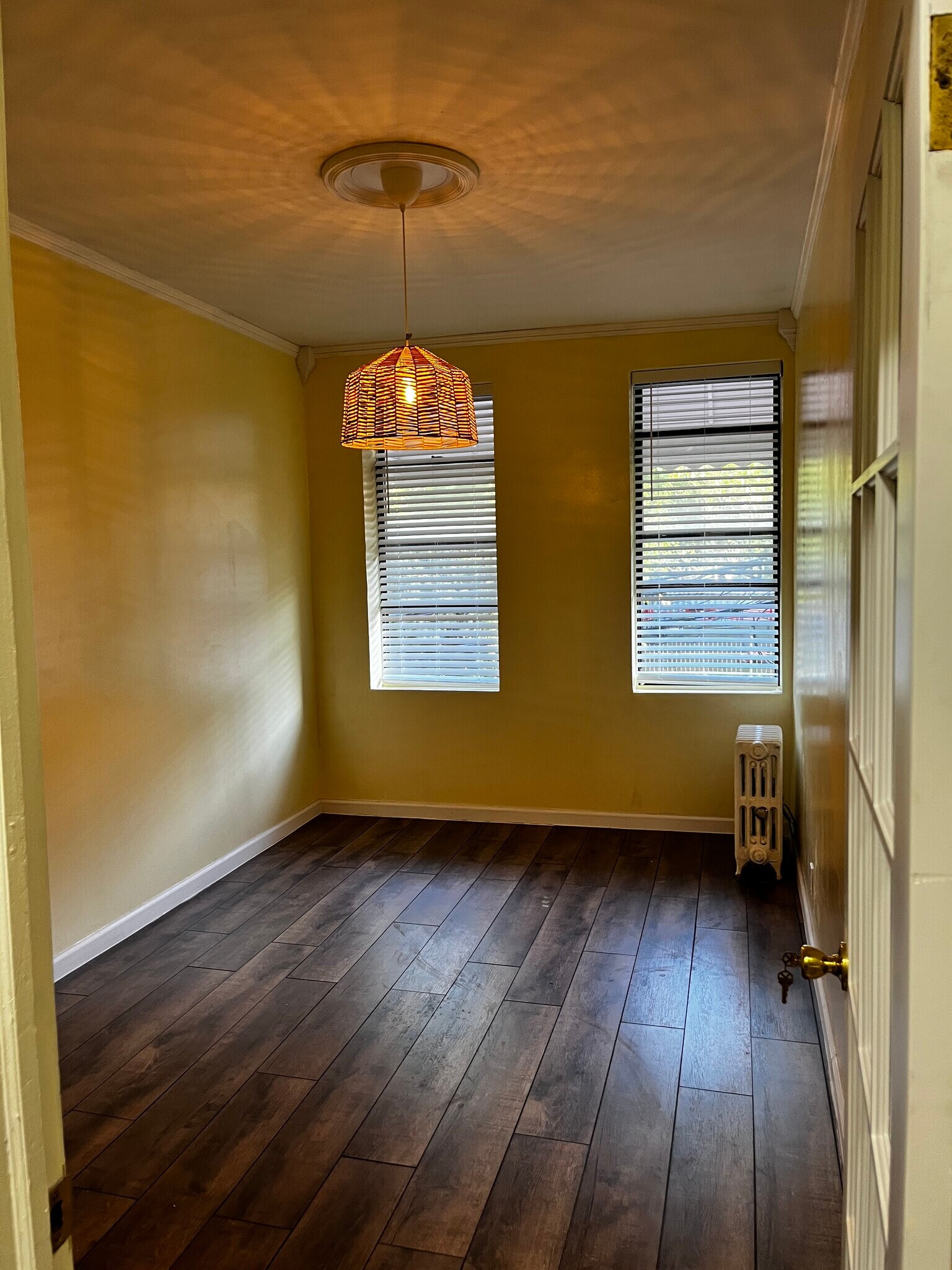 Living - 649 Winthrop St