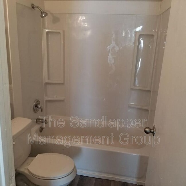 Building Photo - 1927 Iron St