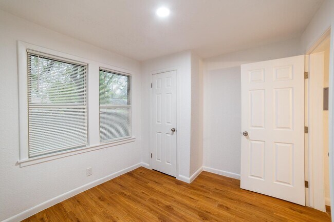 Building Photo - 1946 Nolan St