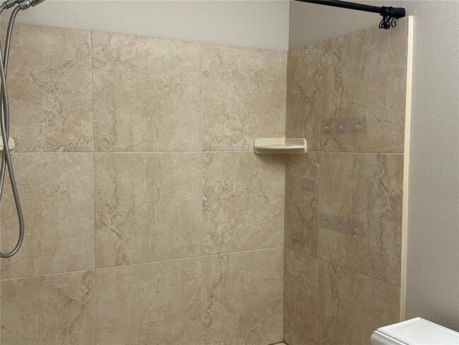 Building Photo - 230 Sun Vista Ct N