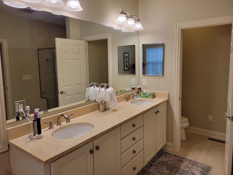 Building Photo - 4228 Hobbs Landing Dr W
