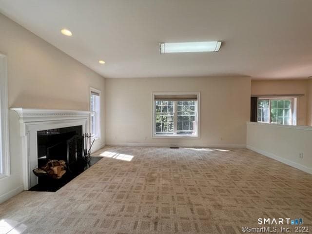 Building Photo - 242 Upper Pattagansett Rd