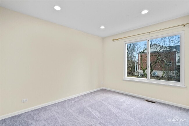 Building Photo - 2539 Lexington Ln