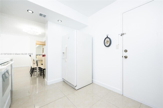 Building Photo - 1833 S Ocean Dr