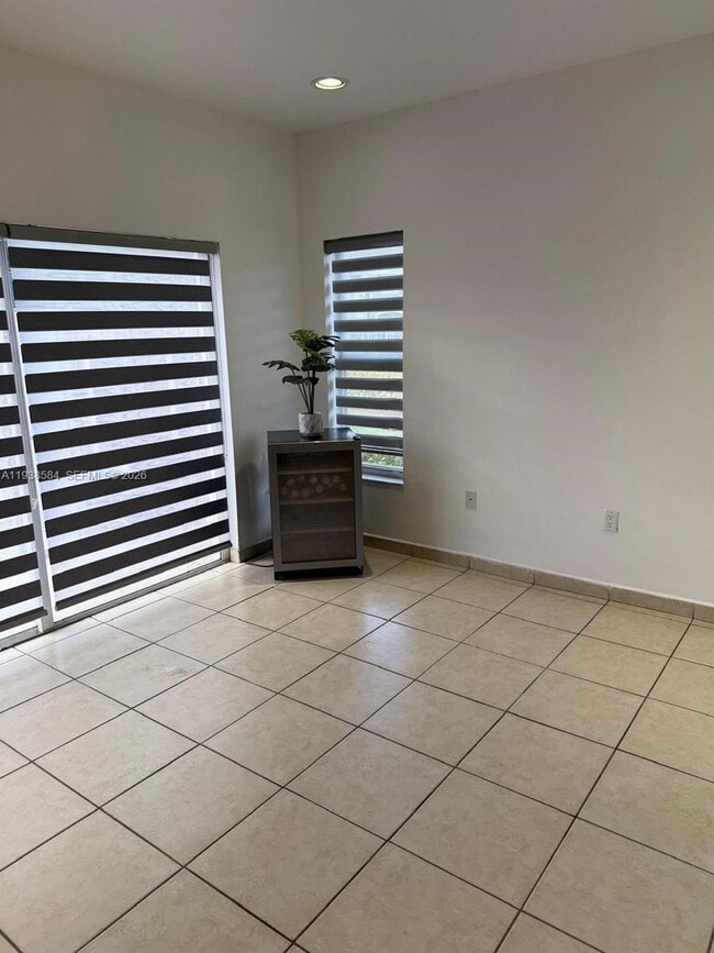 Building Photo - 2914 SE 15th Terrace