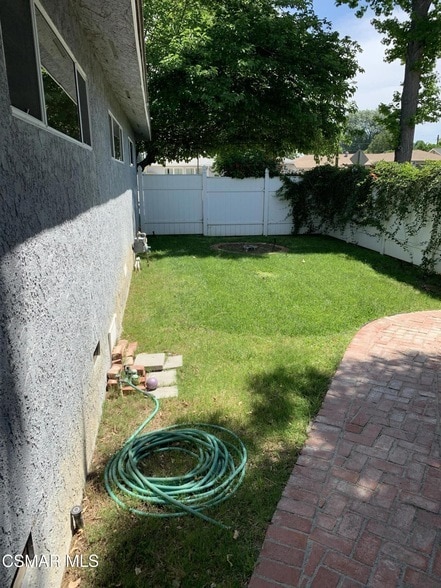 Building Photo - 7431 Cozycroft Ave