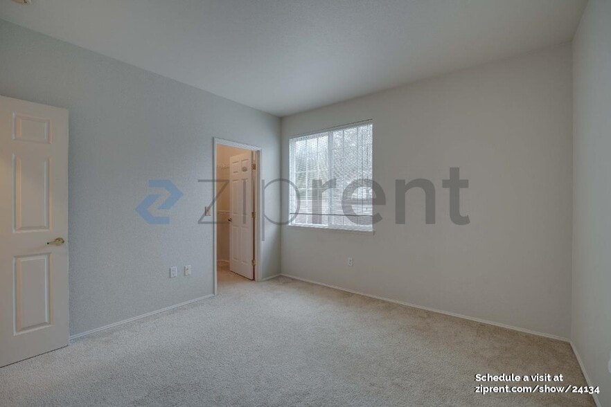 Building Photo - 25235 SE Klahanie Blvd