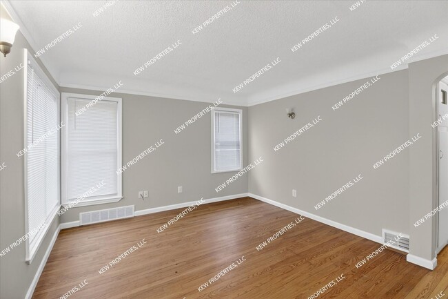 Building Photo - Lovely 3-Bedroom, 1.5-Bathroom Brick Bungalow for Rent in Redford Twp.!