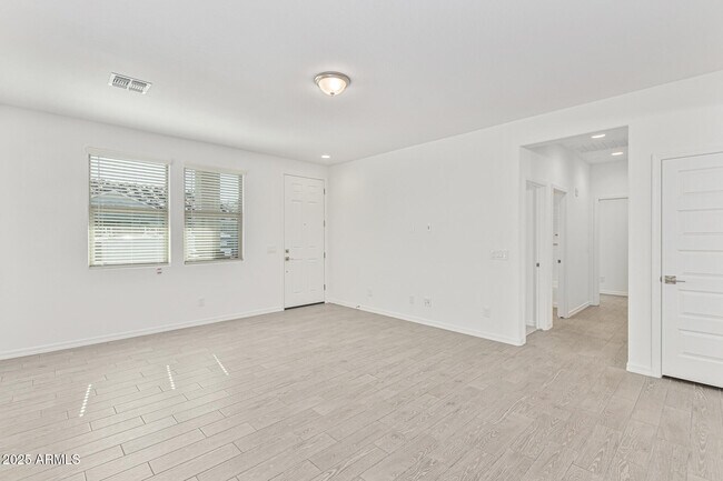 Building Photo - 14134 W Hackamore Dr