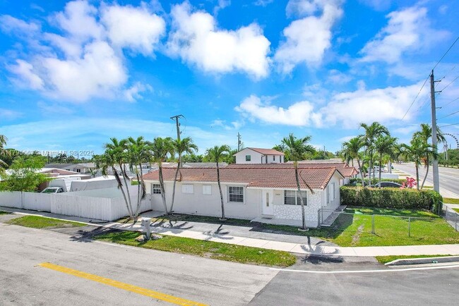 Building Photo - 2400 SW 103rd Ct
