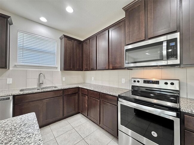 Building Photo - 320 La Escalera Dr