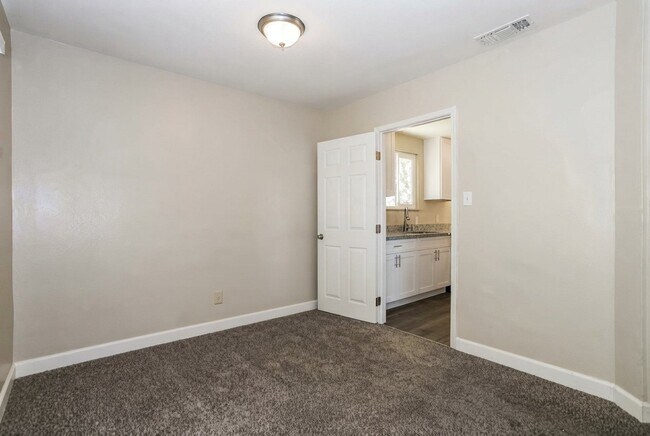 Building Photo - 3802 West Way
