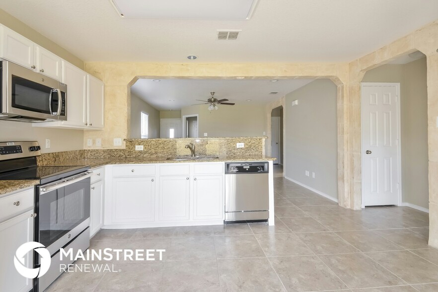 Building Photo - 9318 Maple Silver