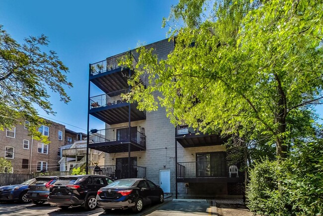 Building Photo - 3332 W Palmer St