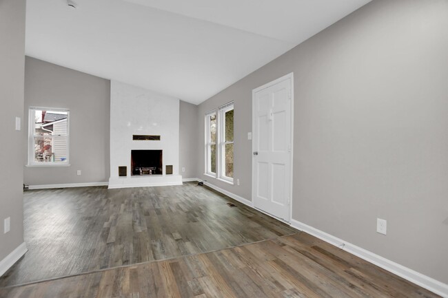 Building Photo - Beautifully Renovated 3-Bedroom Home with ...